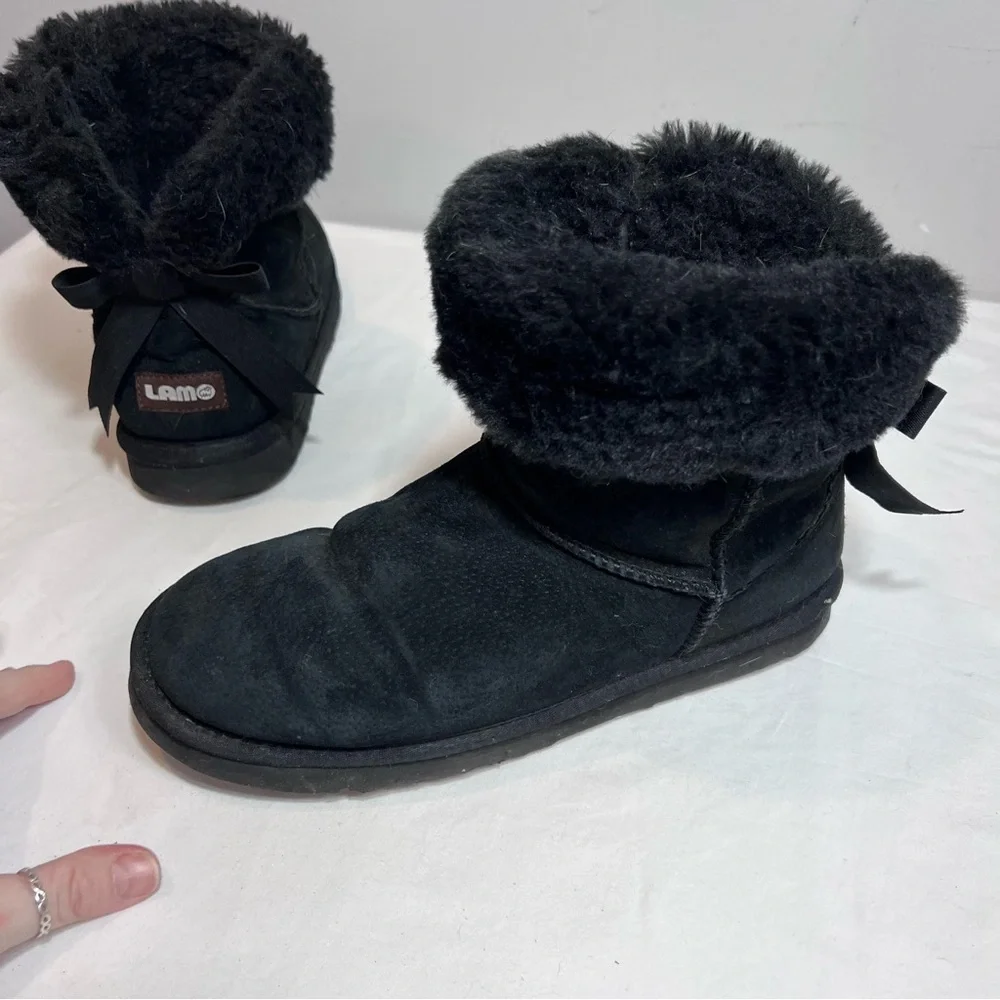 Lamo black suede and shearling wool side zip back bow winter boots size 8